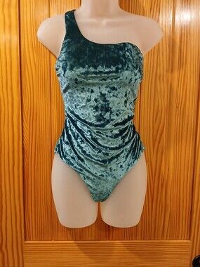 One-Shoulder Velvet Bodysuit in Emerald Green